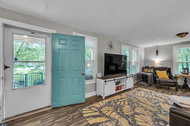2106 Tunnel Blvd, Chattanooga, TN 37406 - living area with wood finished floors