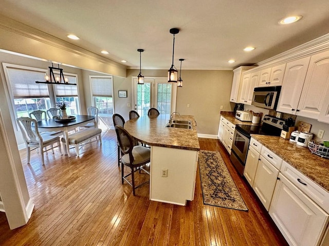 593 Imperial Dr, Sparta, TN 38583 - kitchen featuring stainless steel appliances, a sink, crown molding, dark wood finished floors, and white cabinets