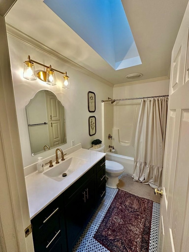 593 Imperial Dr, Sparta, TN 38583 - full bathroom featuring vanity, toilet, crown molding, and shower / bath combo