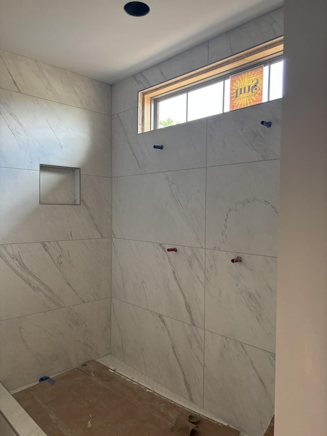 306 Oaks Xing, Lebanon, TN 37087 - bathroom with tiled shower