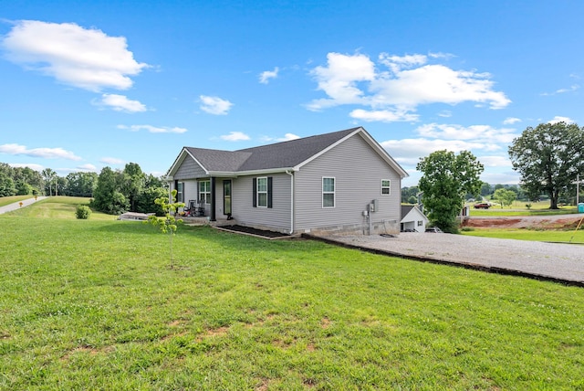 1310 Ray Broyles Rd, Sparta, TN 38583 - view of front of home featuring a front yard and driveway