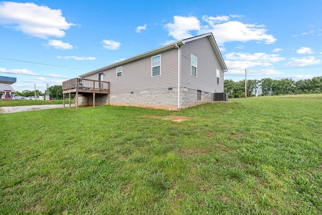 1310 Ray Broyles Rd, Sparta, TN 38583 - view of side of home featuring a lawn and crawl space