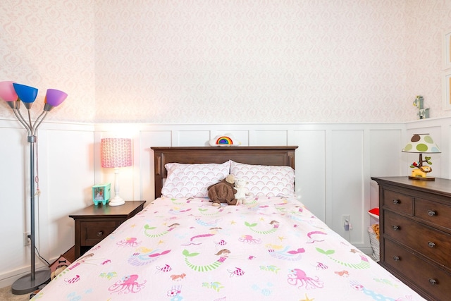 6050 Huntmere Ave, Franklin, TN 37064 - bedroom with wallpapered walls, wainscoting, and a decorative wall