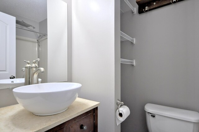 545 Donna Dr, Clarksville, TN 37042 - full bath with toilet and vanity