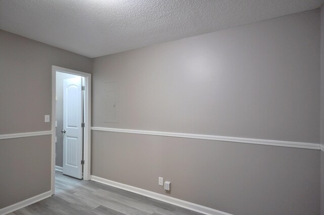 545 Donna Dr, Clarksville, TN 37042 - unfurnished room with wood finished floors, baseboards, and a textured ceiling
