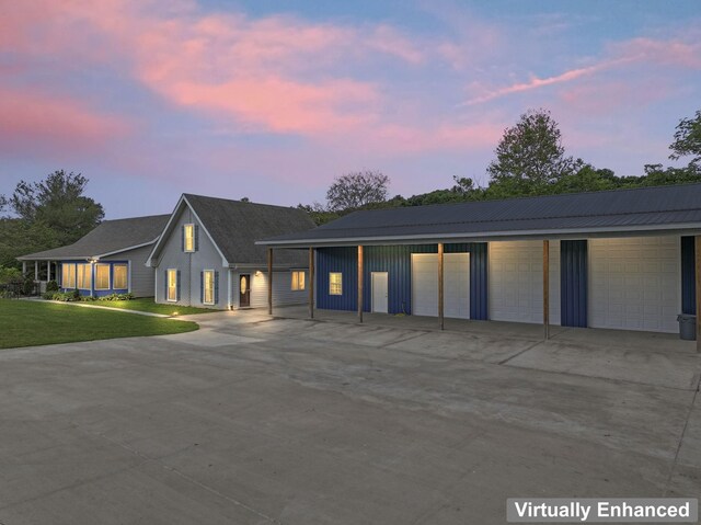 1313 Stayton Rd, Cumberland Furnace, TN 37051 - view of front facade featuring a detached garage and a yard