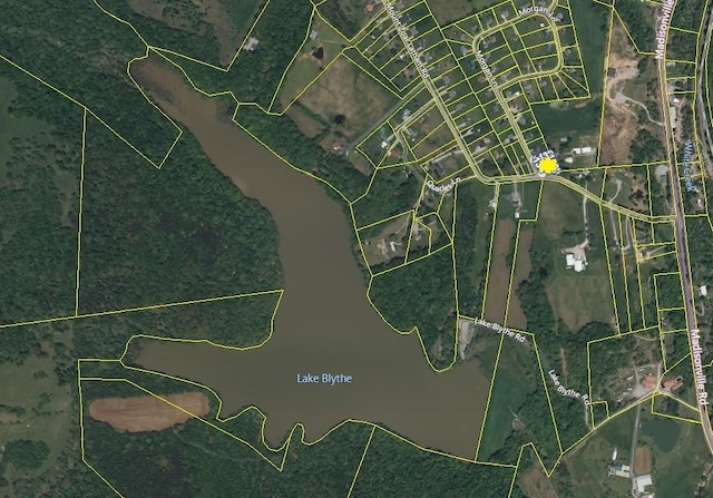 4520 Mount Zoar Latham Rd, Hopkinsville, KY 42240 - aerial overview of property's location featuring property boundaries highlighted