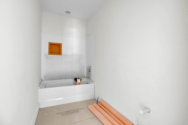 1586 Ryes Chapel Rd, Southside, TN 37171 - bathroom featuring a tub