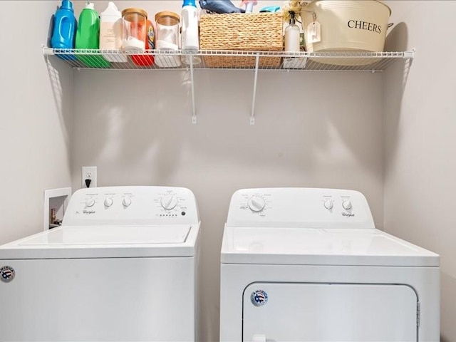 401 Queen Ln, Gallatin, TN 37066 - laundry area featuring washer and clothes dryer