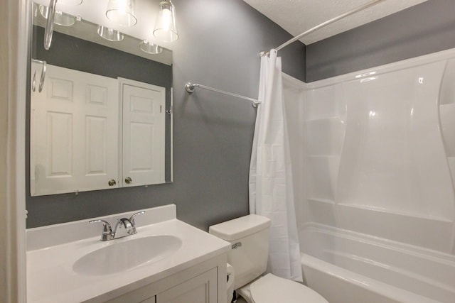 1783 Forrestdale Dr, Clarksville, TN 37042 - bathroom with shower / bath combination with curtain, toilet, and vanity