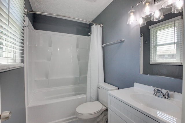 1783 Forrestdale Dr, Clarksville, TN 37042 - full bath featuring shower / tub combo with curtain, toilet, vanity, and a textured ceiling