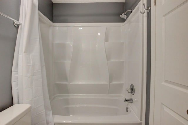 1783 Forrestdale Dr, Clarksville, TN 37042 - full bathroom featuring shower / bath combo and toilet