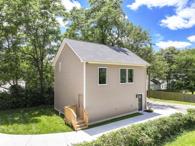 712 N 5th St, Nashville, TN 37207 - view of side of property featuring roof with shingles