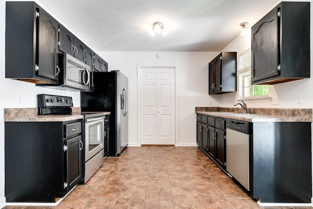 210 Apache Trl, White House, TN 37188 - kitchen featuring stainless steel appliances, a sink, and dark cabinets