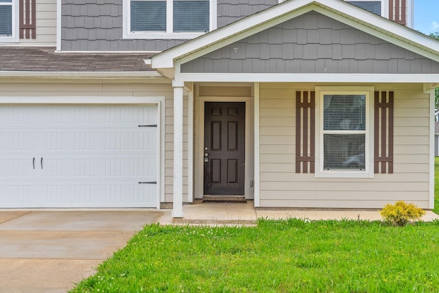 3751 Spahn Ln, Murfreesboro, TN 37128 - property entrance featuring a shingled roof and driveway
