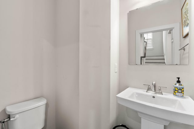 8061 Warbler Way, Brentwood, TN 37027 - half bath featuring toilet and a sink
