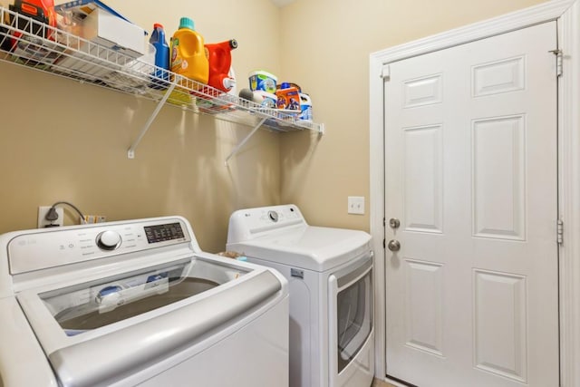 2931 Runnymeade Dr, Murfreesboro, TN 37127 - washroom featuring washer and clothes dryer