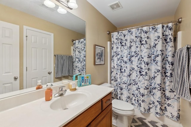 2931 Runnymeade Dr, Murfreesboro, TN 37127 - full bathroom featuring vanity, toilet, and curtained shower