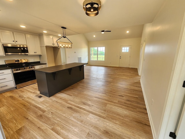 524 Pleasant Hill Rd, Lafayette, TN 37083 - kitchen with stainless steel appliances, dark countertops, baseboards, light wood-style floors, and recessed lighting