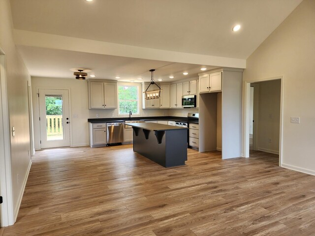 524 Pleasant Hill Rd, Lafayette, TN 37083 - kitchen with stainless steel appliances, dark countertops, light wood-style flooring, baseboards, and recessed lighting