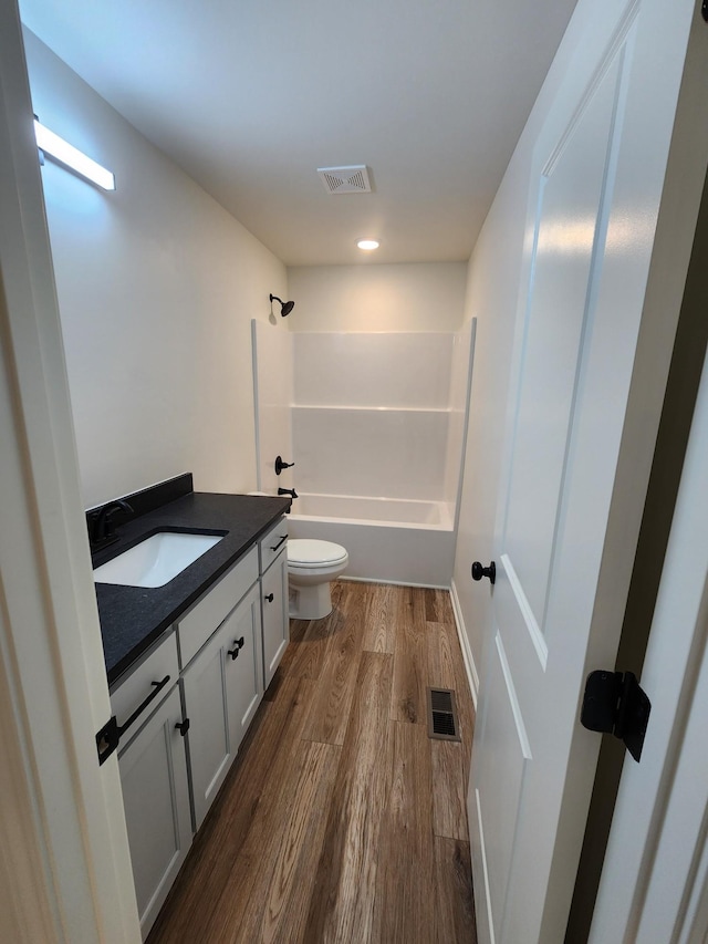 524 Pleasant Hill Rd, Lafayette, TN 37083 - bathroom with vanity, toilet, wood finished floors, shower / washtub combination, and recessed lighting