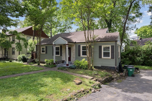 2401 Vaulx Ln, Nashville, TN 37204 - view of front facade featuring a front yard