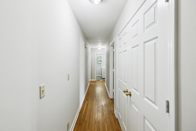 3031 Hartford Dr, Murfreesboro, TN 37129 - corridor featuring dark wood finished floors and baseboards