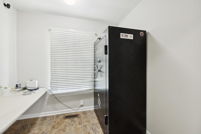 3031 Hartford Dr, Murfreesboro, TN 37129 - bathroom featuring baseboards