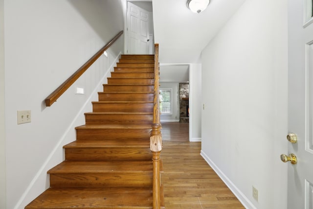 3031 Hartford Dr, Murfreesboro, TN 37129 - staircase with wood finished floors and baseboards