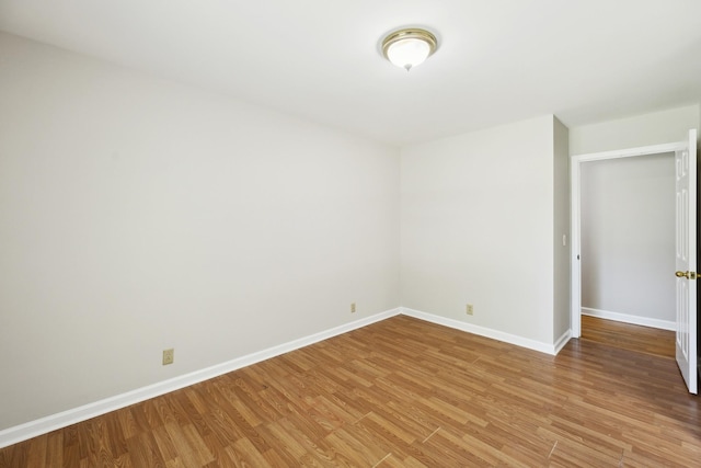 3031 Hartford Dr, Murfreesboro, TN 37129 - unfurnished room featuring light wood-style floors and baseboards