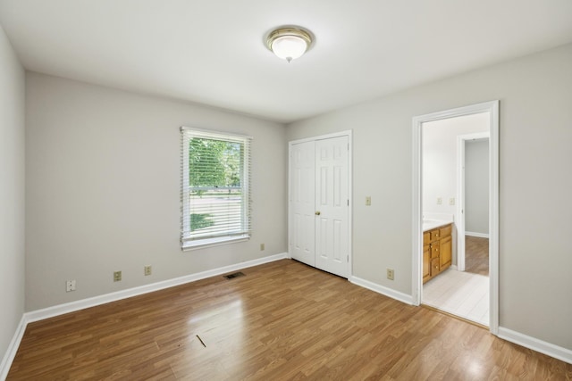 3031 Hartford Dr, Murfreesboro, TN 37129 - unfurnished bedroom featuring light wood-type flooring, baseboards, a closet, and ensuite bath