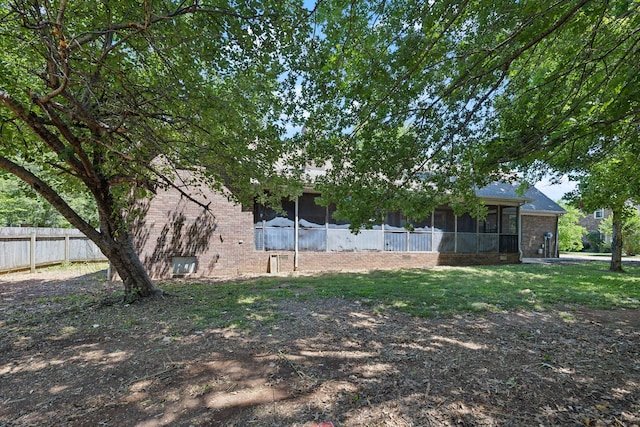 3031 Hartford Dr, Murfreesboro, TN 37129 - view of yard with a sunroom