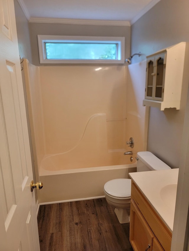 129 Peggy Ct, Goodlettsville, TN 37072 - full bath featuring toilet, plenty of natural light, wood finished floors, ornamental molding, and shower / tub combination