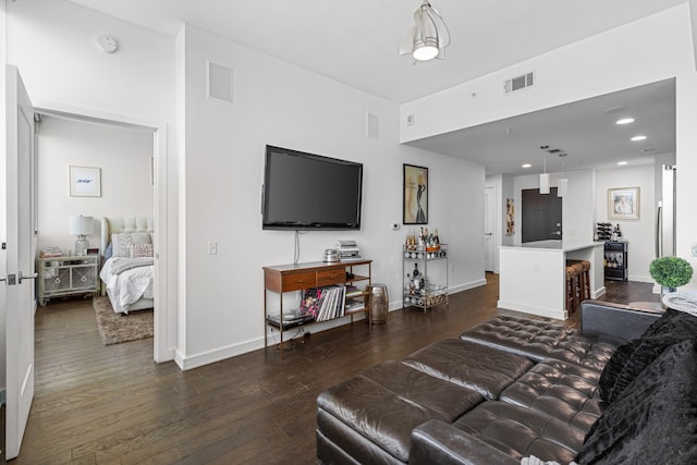 1212 Laurel St Unit 206, Nashville, TN 37203 - living room featuring dark wood-style flooring, baseboards, and recessed lighting
