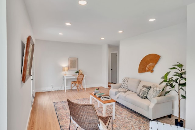 1192 Dalemere Dr, Nashville, TN 37207 - living room featuring recessed lighting, wood finished floors, and baseboards