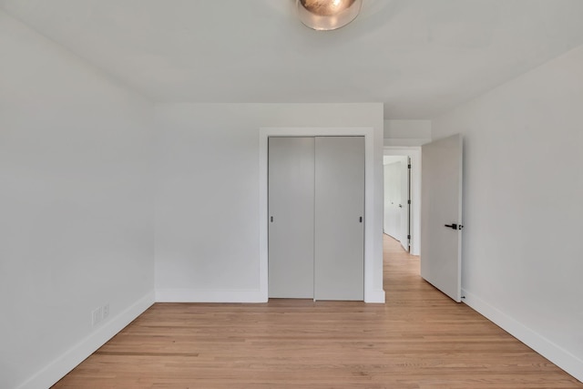 1192 Dalemere Dr, Nashville, TN 37207 - unfurnished bedroom featuring baseboards, light wood-type flooring, and a closet