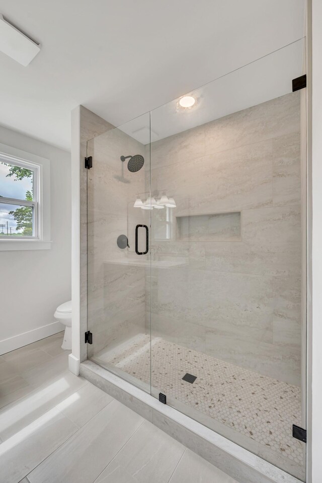 1192 Dalemere Dr, Nashville, TN 37207 - bathroom featuring baseboards, a shower stall, and toilet