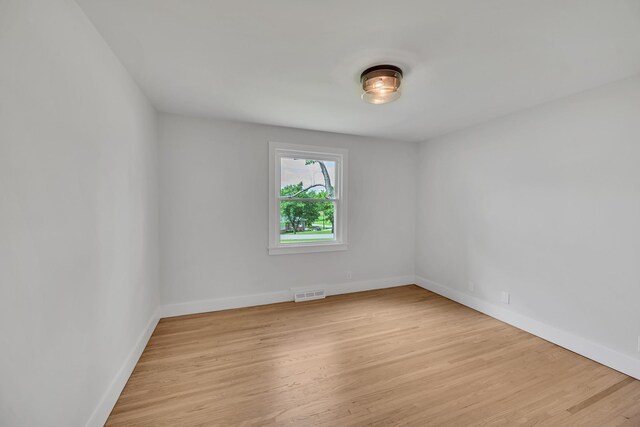 1192 Dalemere Dr, Nashville, TN 37207 - unfurnished room with light wood-style floors and baseboards