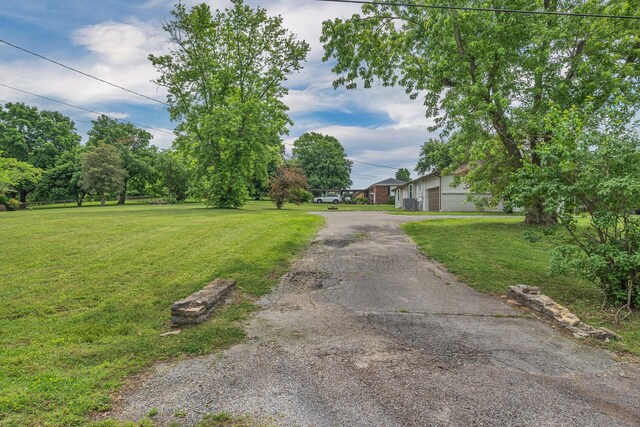1192 Dalemere Dr, Nashville, TN 37207 - view of asphalt driveway