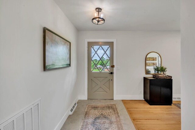 1192 Dalemere Dr, Nashville, TN 37207 - foyer with baseboards