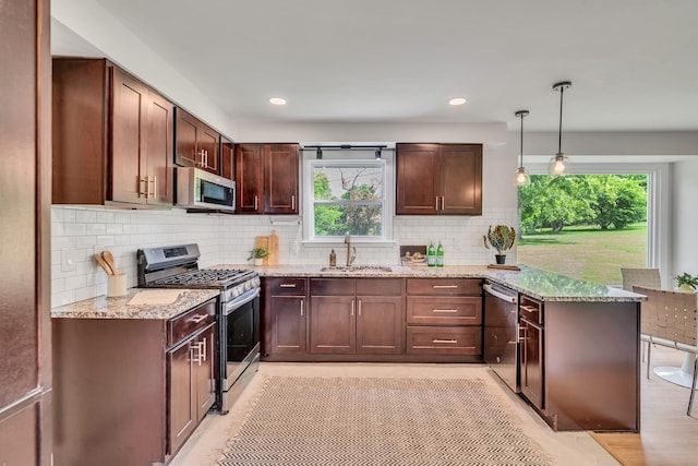 1192 Dalemere Dr, Nashville, TN 37207 - kitchen featuring stainless steel appliances, a sink, a peninsula, healthy amount of natural light, and recessed lighting