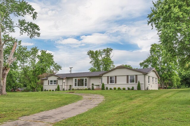 1192 Dalemere Dr, Nashville, TN 37207 - ranch-style house with a front lawn