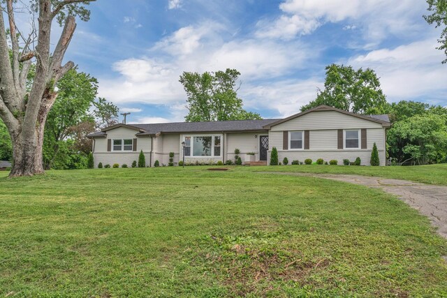 1192 Dalemere Dr, Nashville, TN 37207 - ranch-style home featuring a front lawn