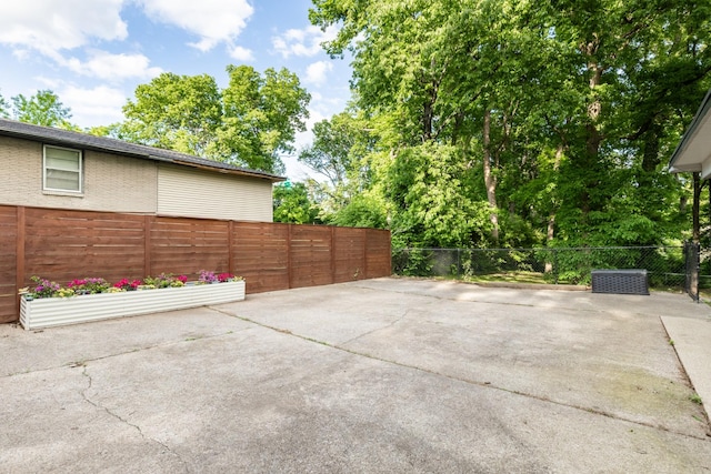 4600 Saunders Ave, Nashville, TN 37216 - fenced backyard with a patio area