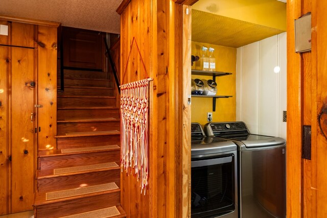 4600 Saunders Ave, Nashville, TN 37216 - washroom with washing machine and dryer