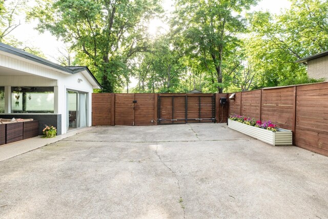 4600 Saunders Ave, Nashville, TN 37216 - view of patio / terrace featuring a gate