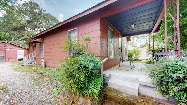 1009 5th Ave W, Springfield, TN 37172 - view of side of property with a porch