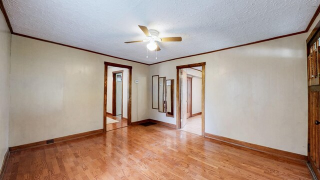 1009 5th Ave W, Springfield, TN 37172 - empty room featuring light wood-style flooring, a ceiling fan, a textured ceiling, and baseboards
