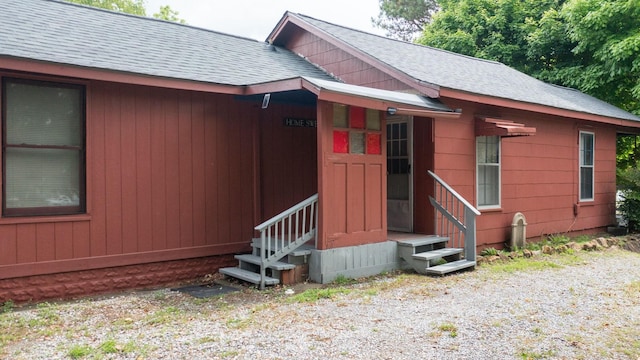 1009 5th Ave W, Springfield, TN 37172 - view of front of home featuring roof with shingles and entry steps