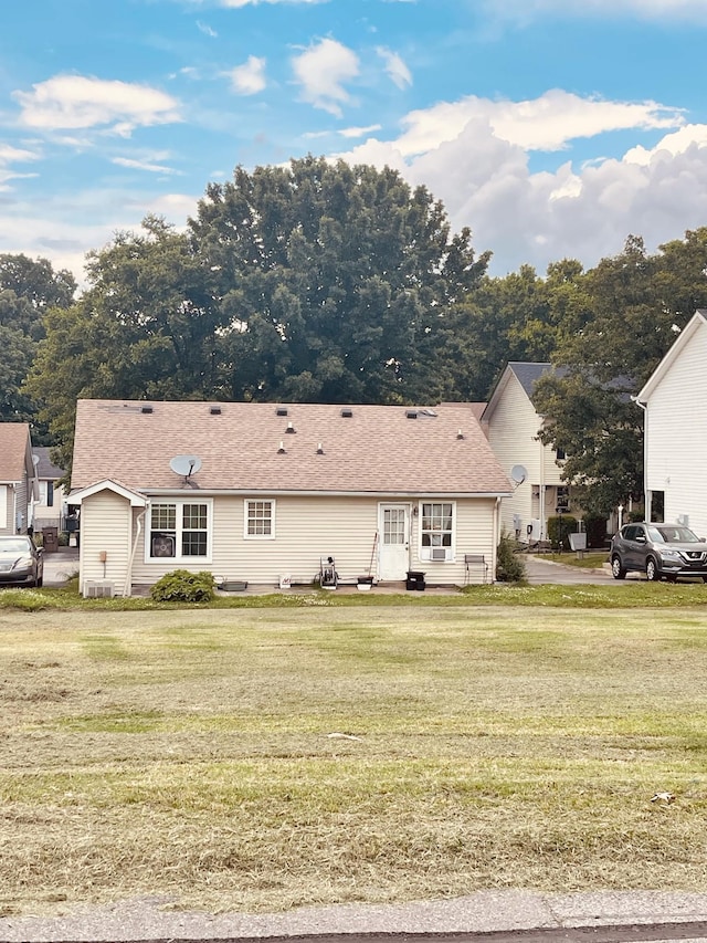 104 Solway Ct, Nashville, TN 37209 - back of property featuring a lawn